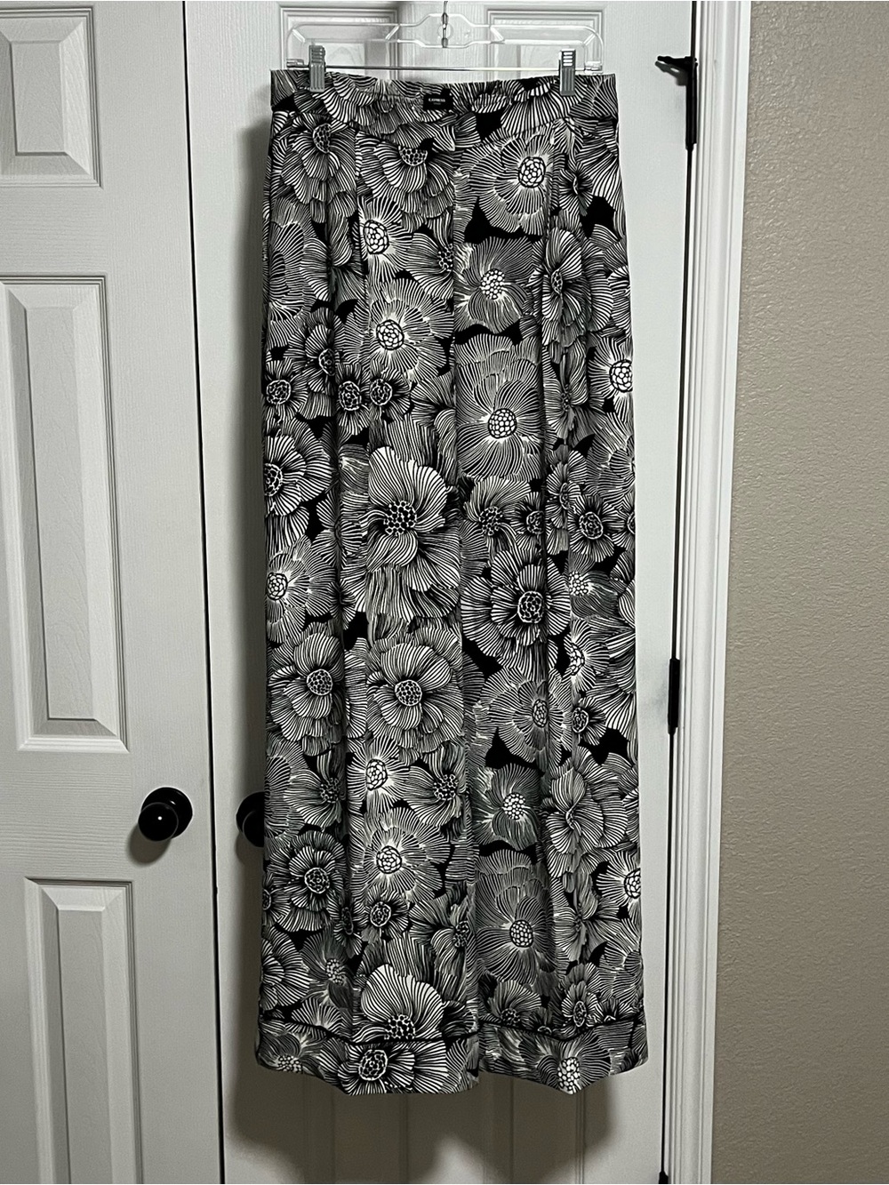 Express Black & White Floral Wide-Leg Pants - Size 12 Long